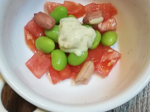 トマトと枝豆と落花生のオニオンマヨネーズサラダ